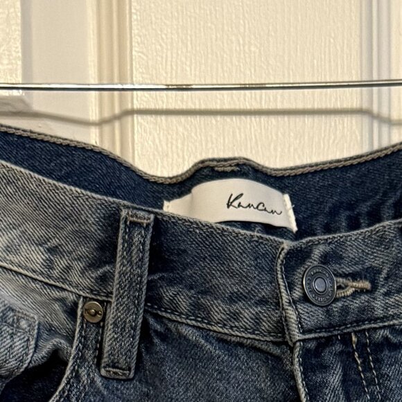 KanCan Distressed Denim Shorts โ Size 11/29, Light Wash, Frayed Hem, Casual - Picture 3 of 3